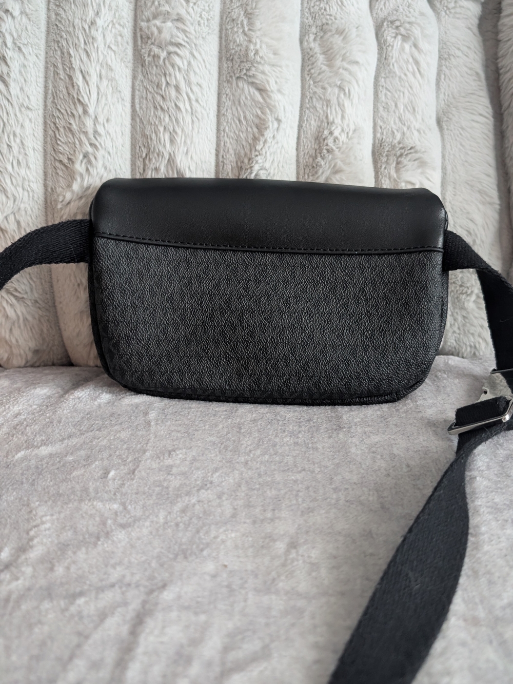 Michael Kors Men's Black Crossbody Belt Bag - Picture 4 of 7